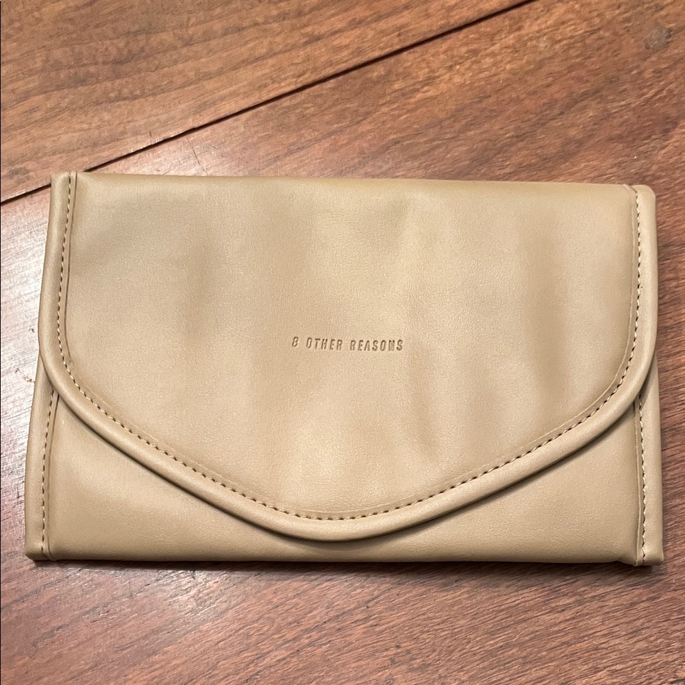 8 Other Reasons Tan Carryall